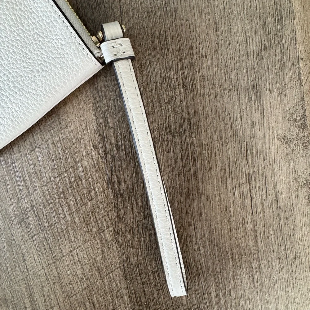 Coach x Peanuts Corner Zip Wristlet NWOT - Picture 5 of 15